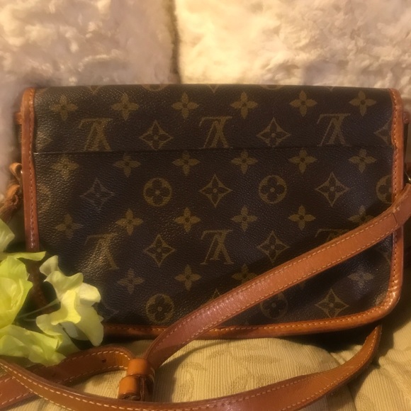 🔥SOLD🔥VINTAGE LOUIS VUITTON Gibeciere PM Bag!! - Picture 4 of 8